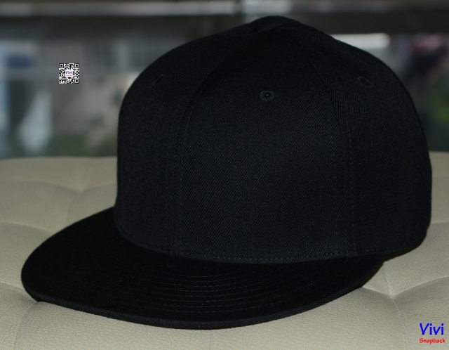 The Lids Fitted Full Black Snapback